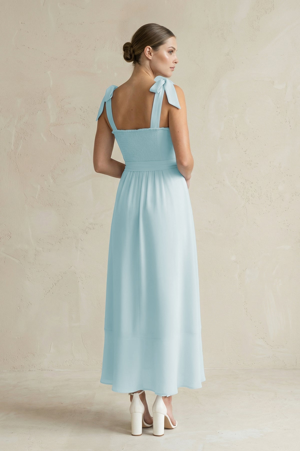Robe demoiselle d’honneur bleu ciel midi sans manches plissée effet drapé - Harana
