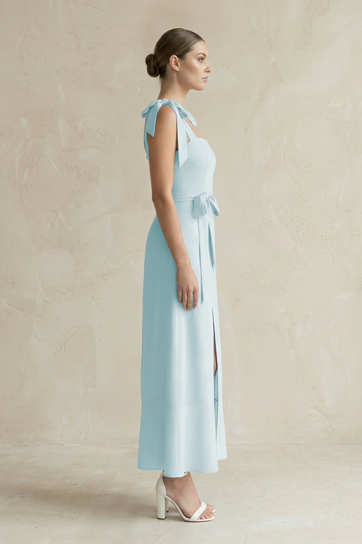 Robe demoiselle d’honneur bleu ciel midi sans manches plissée effet drapé - Harana