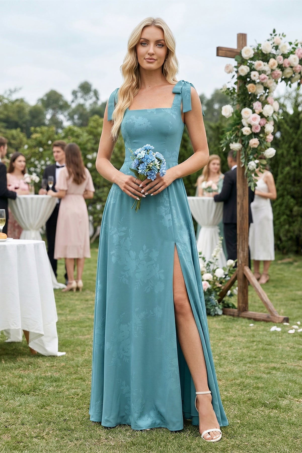 Robe demoiselle d’honneur adriatic blue longue sans manches avec fente avec nœud - Harana