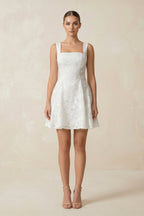 Robe de mariée blanche trapèze en dentelle sans manches à appliqués - Harana