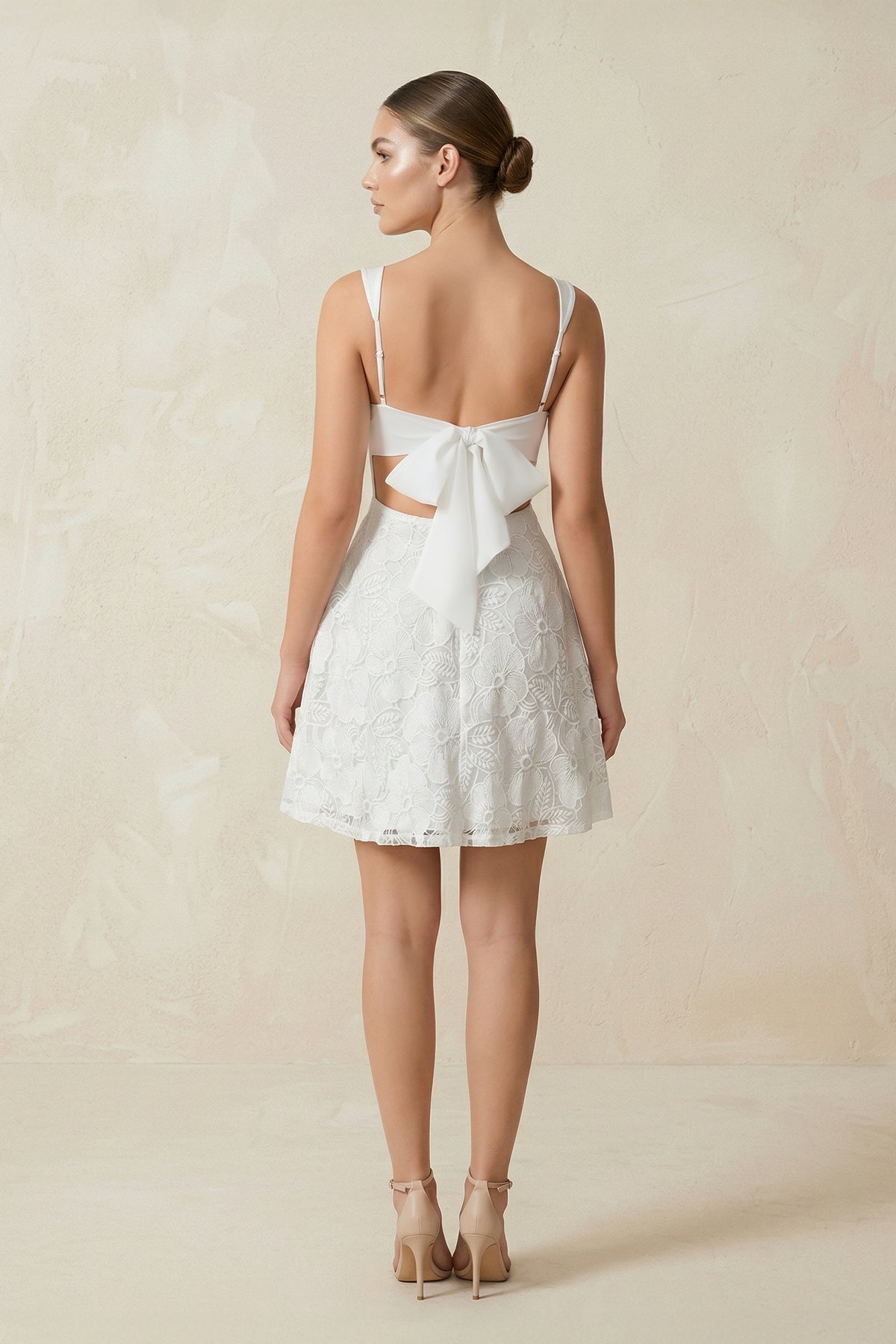 Robe de mariée blanche trapèze en dentelle sans manches à appliqués - Harana