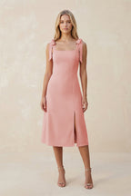 Robe demoiselle d’honneur rose petal midi sans manches avec fente effet drapé - Harana