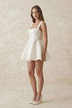 Robe de mariée ivoire trapèze en satin sans manches avec nœud - Harana