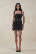 Robe de mariée noire courte en dentelle coupe fourreau à encolure carrée - Harana