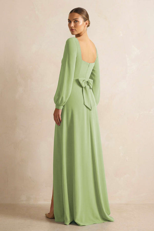 Robe de demoiselle d’honneur vert matcha longue en mousseline coupe fourreau à encolure carrée et manches longues - Harana