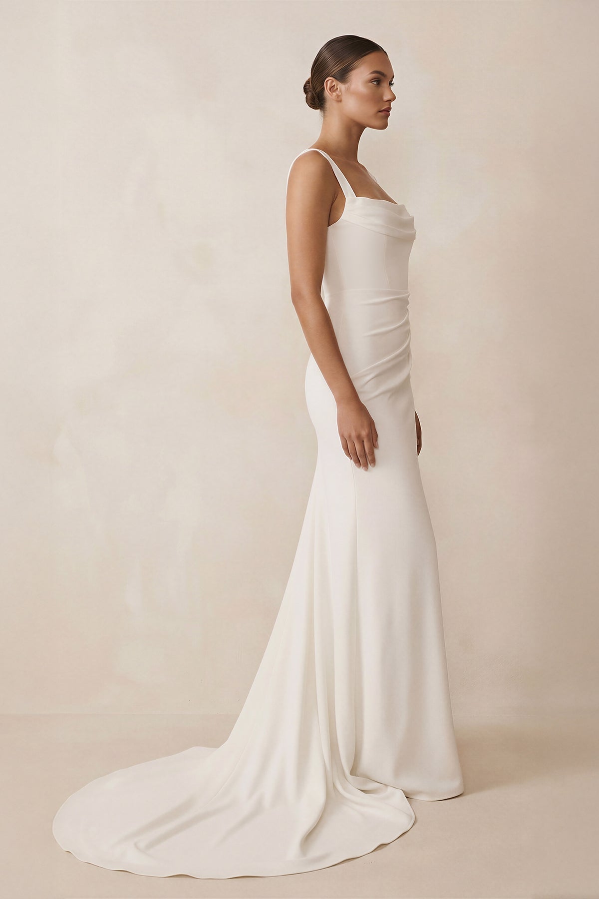 Robe de mariée blanche satinée coupe sirène à encolure carrée avec corset - Harana