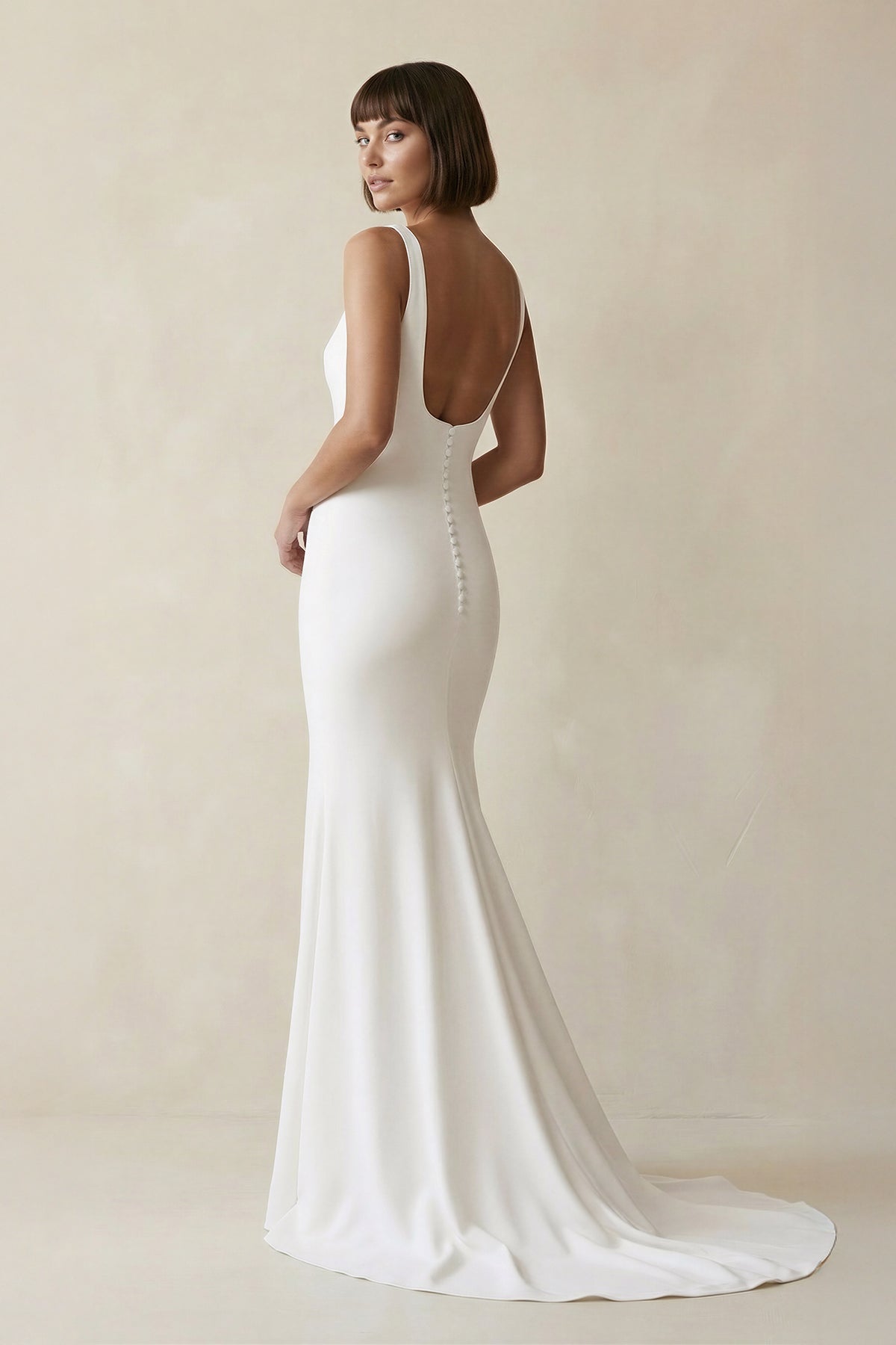 Robe de mariée blanche en satin coupe sirène à encolure carrée - Harana