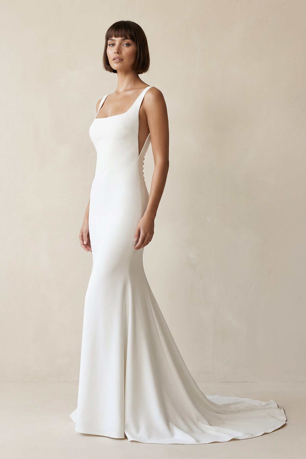 Robe de mariée blanche en satin coupe sirène à encolure carrée - Harana