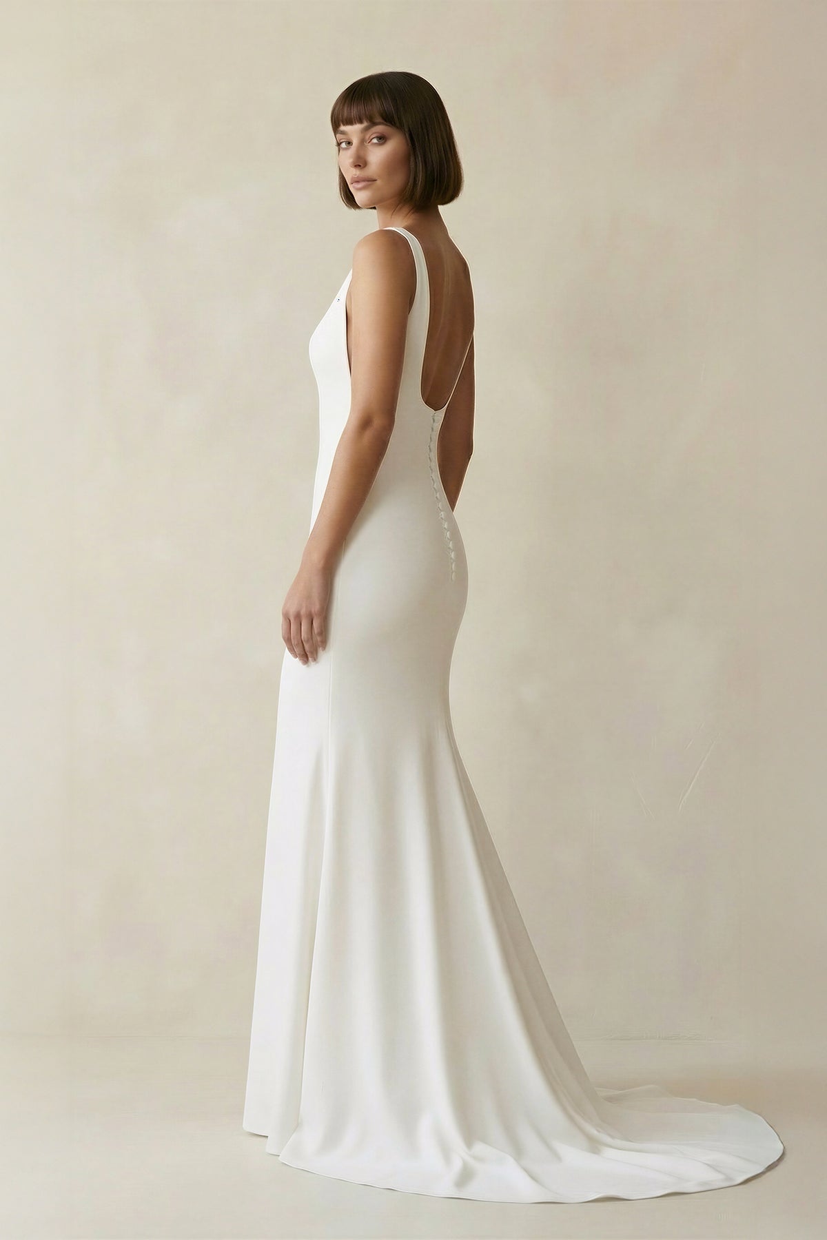 Robe de mariée blanche en satin coupe sirène à encolure carrée - Harana