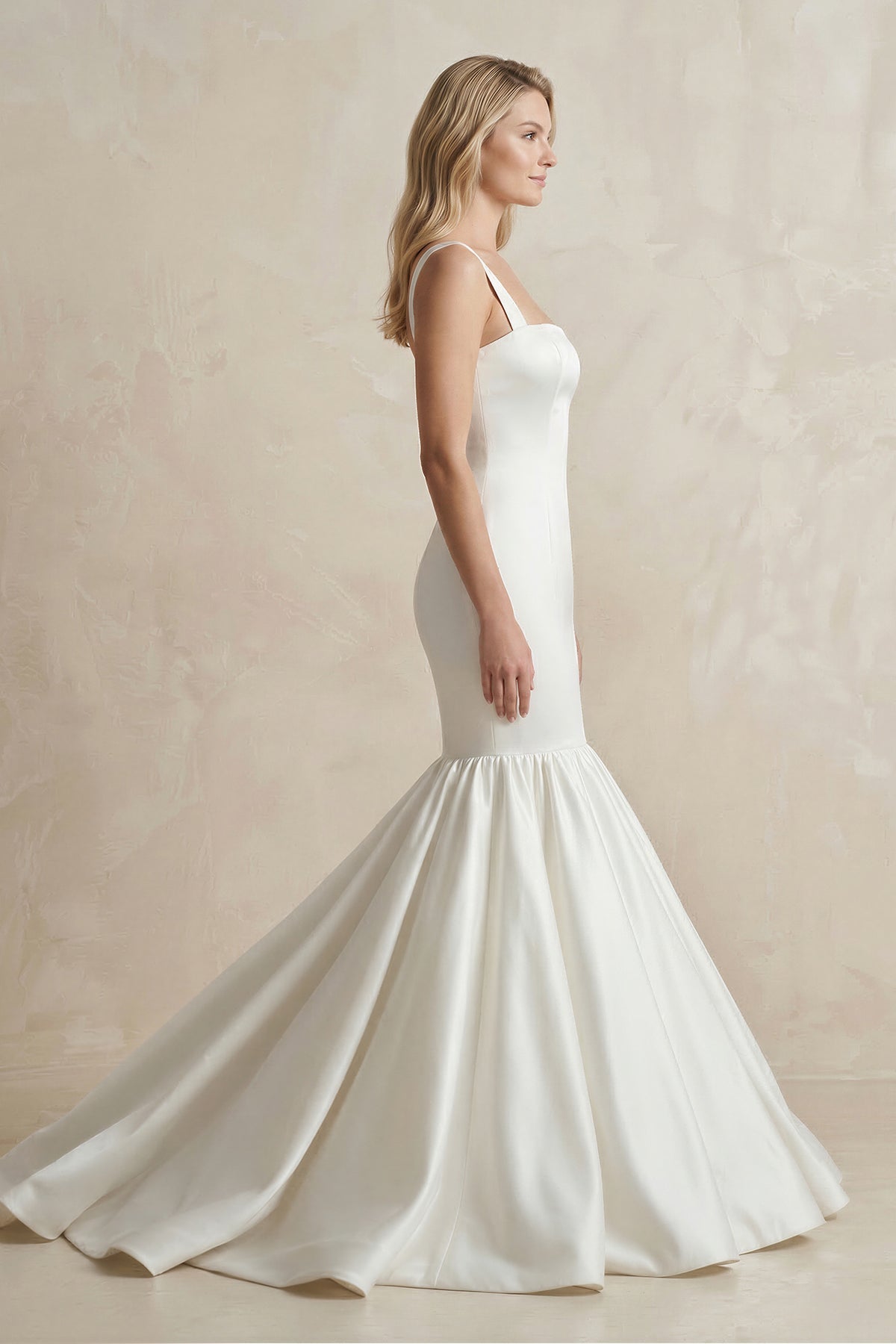 Robe de mariée blanche satinée silhouette sirène à encolure carrée - Harana