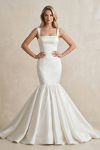 Robe de mariée blanche satinée silhouette sirène à encolure carrée - Harana