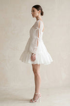 Robe de mariée courte blanc en tulle à manches longues à volants - Harana
