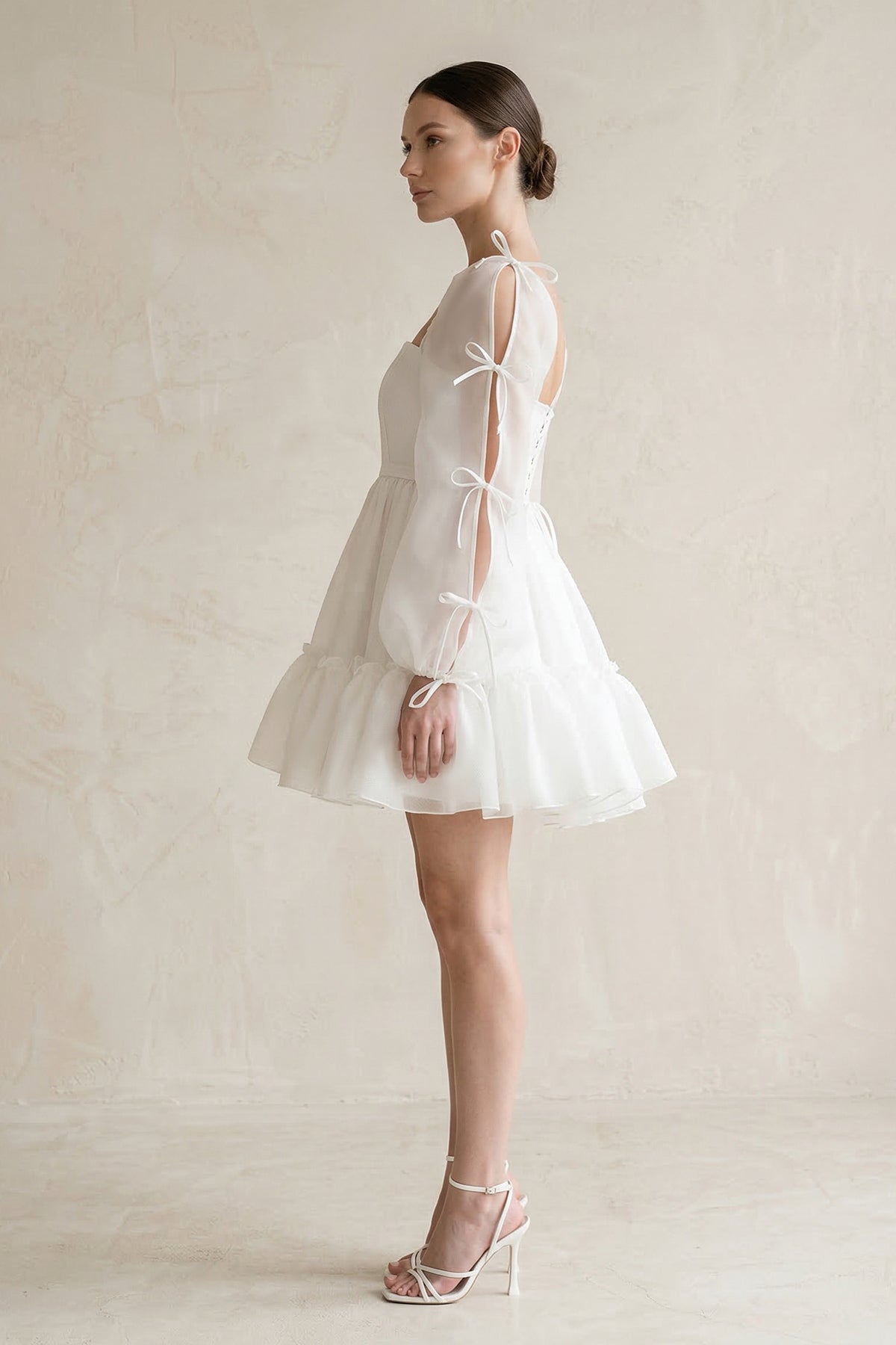 Robe de mariée courte blanc en tulle à manches longues à volants - Harana
