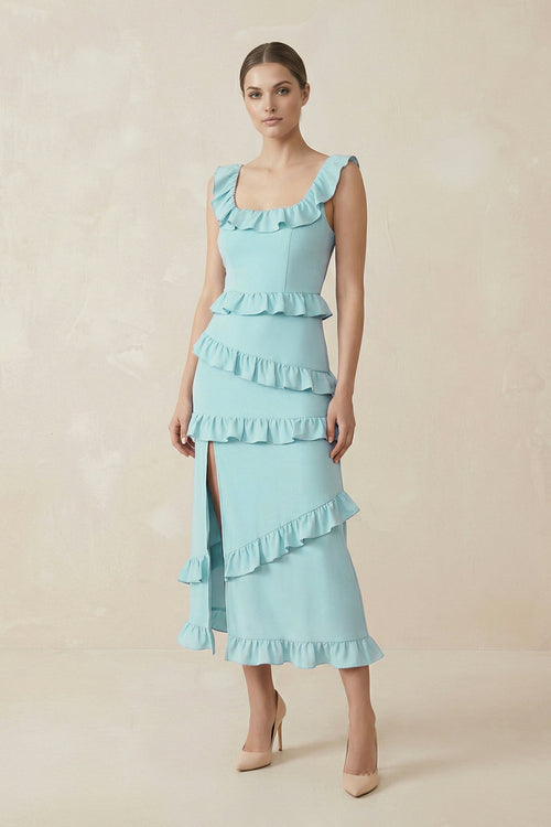 Robe de demoiselle d’honneur aqua délavé midi satinée coupe fourreau à encolure carrée ornée de volants - Harana