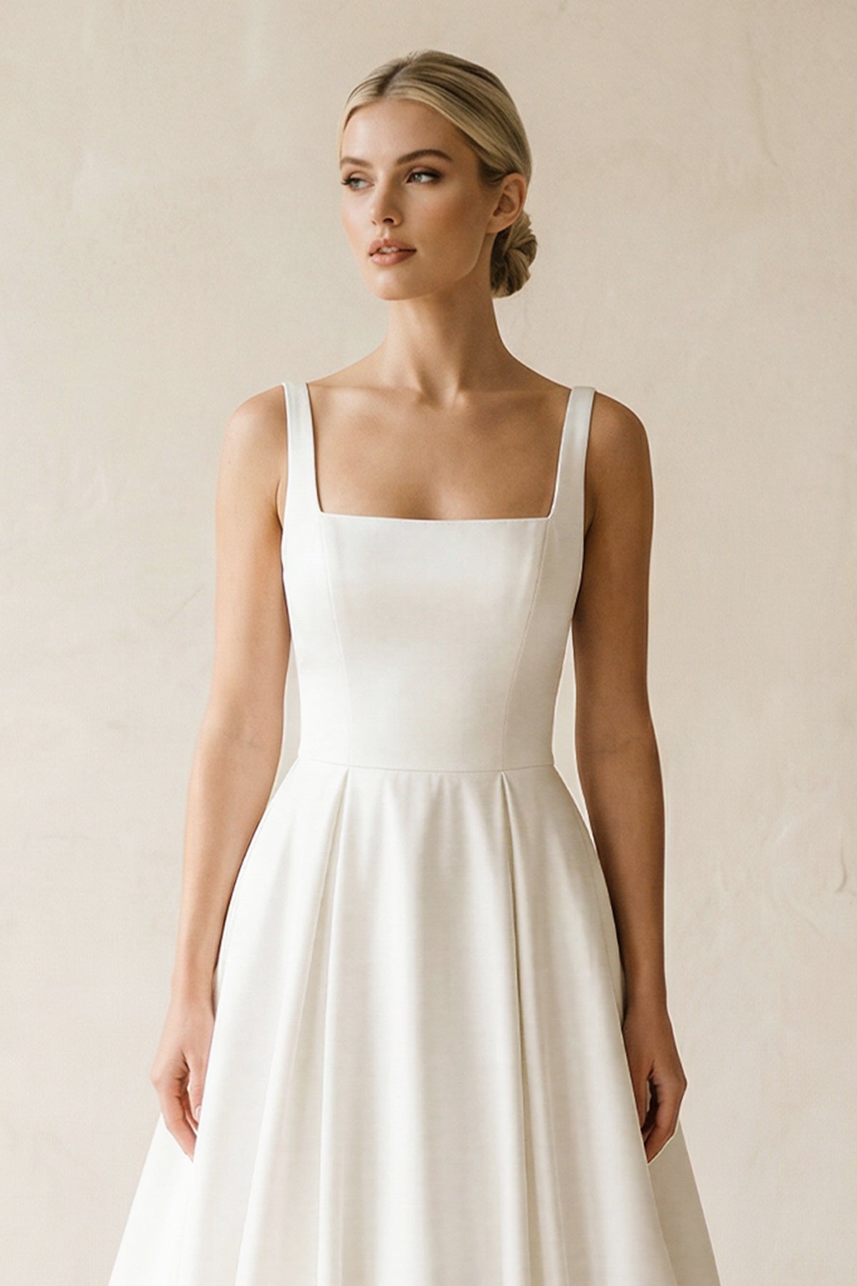 Robe de mariée blanc courte sans manches froncée satinée - Harana