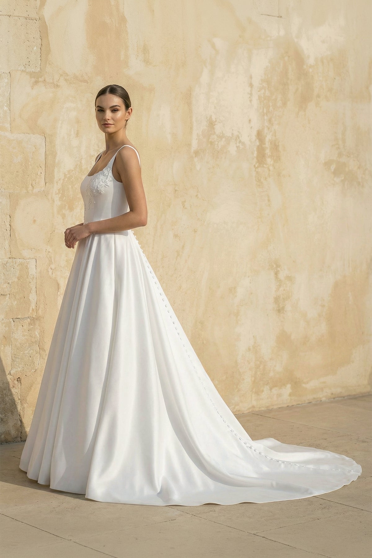 Robe de mariée blanche trapèze en satin sans manches à appliqués - Harana