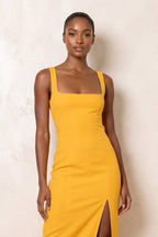 Robe jaune midi coupe fourreau à encolure carrée avec fente - Harana