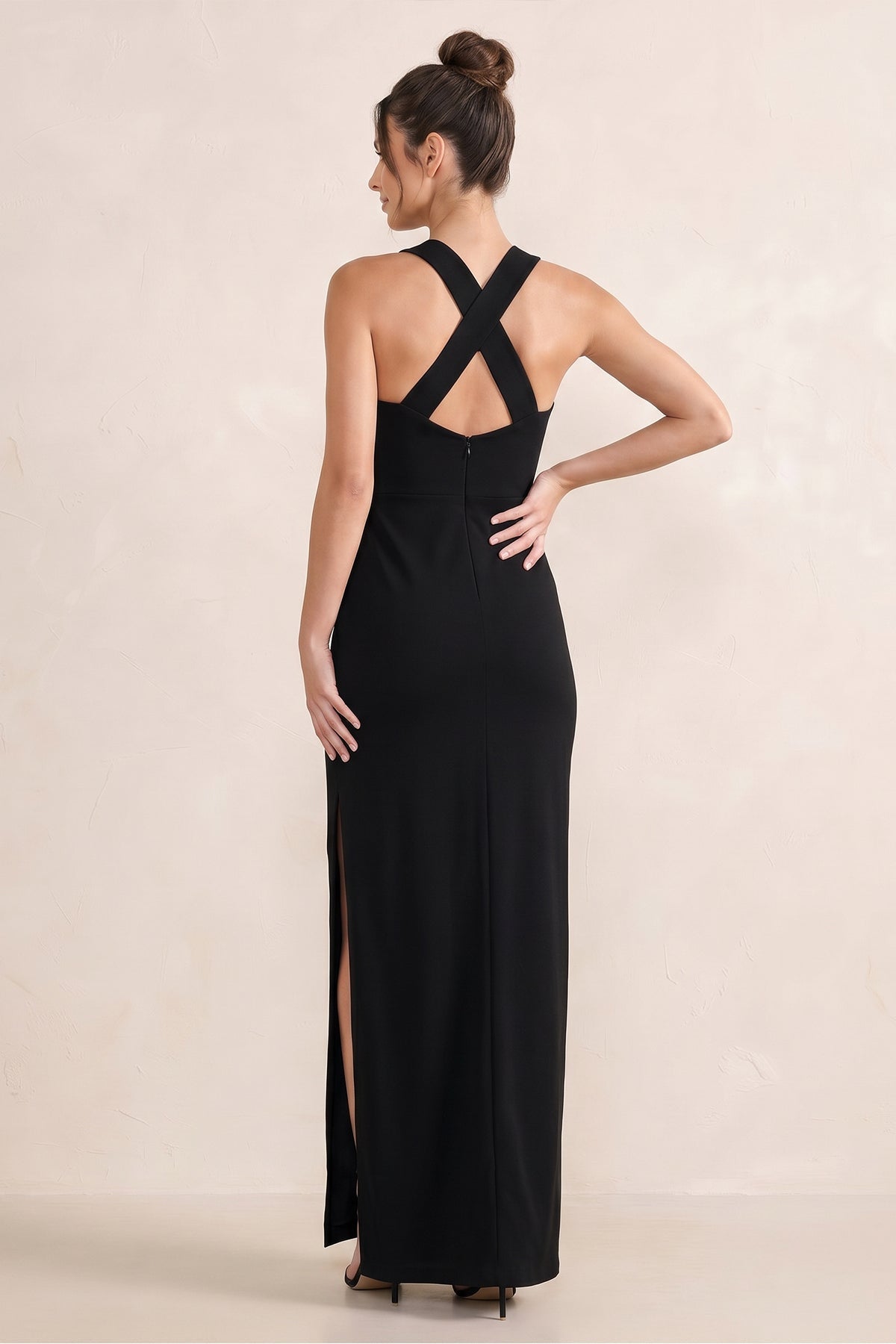 Robe noire longue satinée coupe fourreau avec fente - Harana
