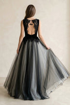 Robe de mariée noir longue sans manches froncée à dentelle - Harana
