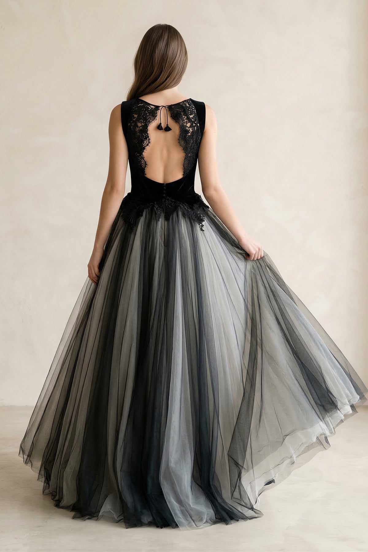 Robe de mariée noir longue sans manches froncée à dentelle - Harana