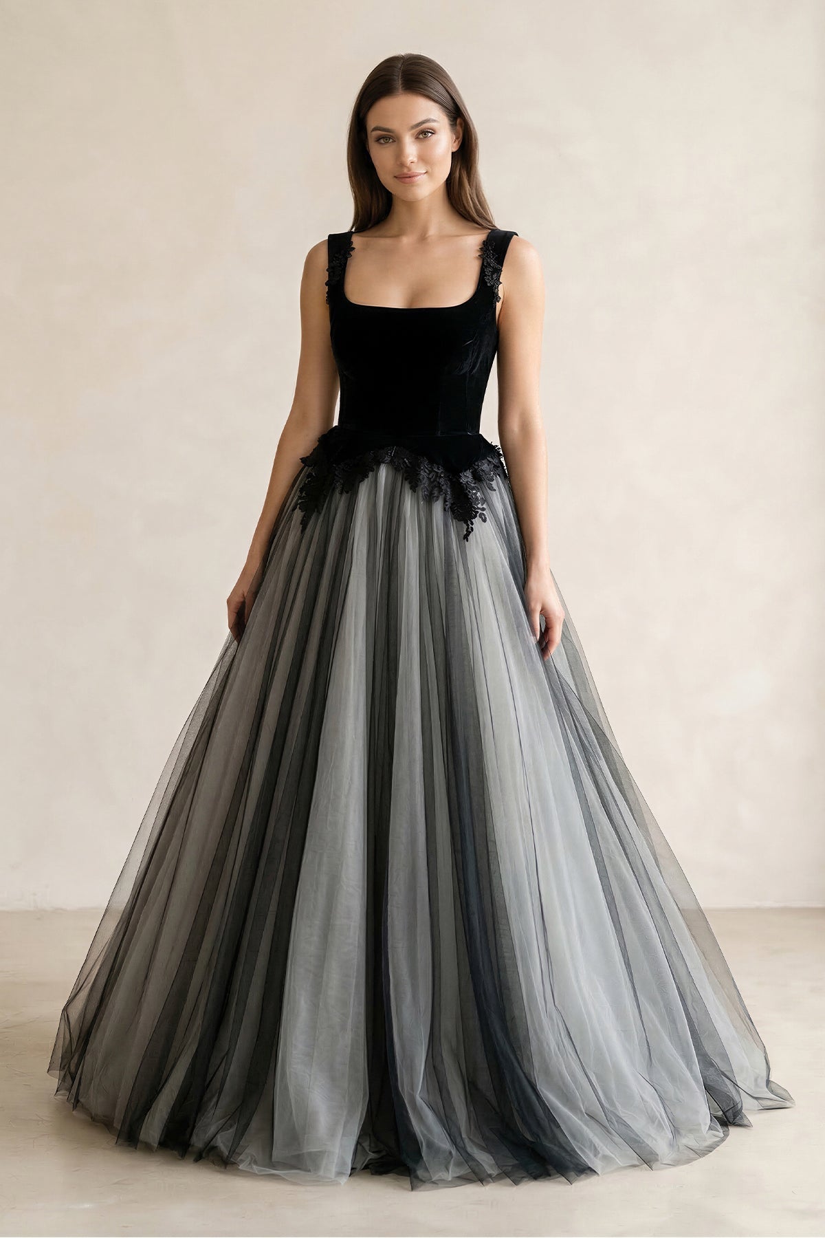 Robe de mariée noir longue sans manches froncée à dentelle - Harana