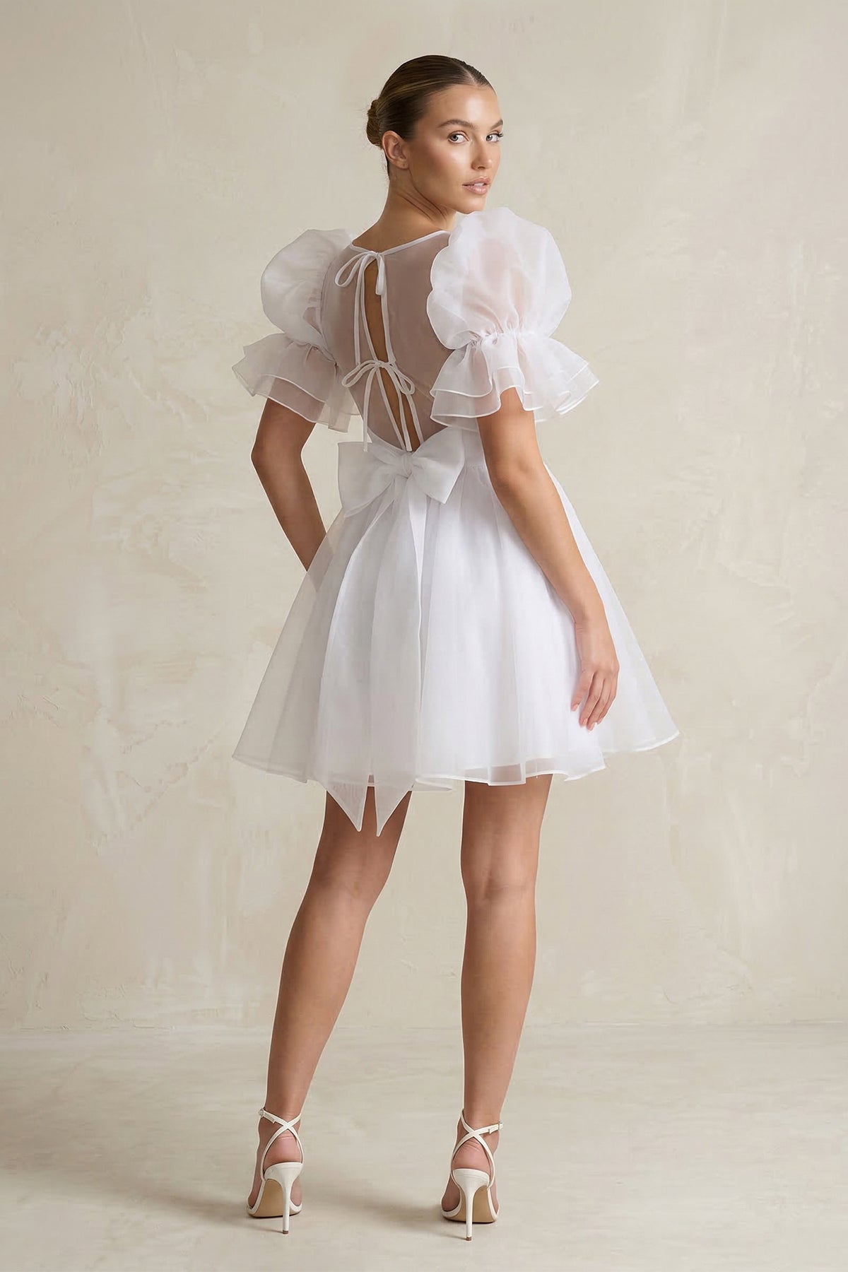 Robe de mariée blanche trapèze en tulle manches courtes col carré - Harana