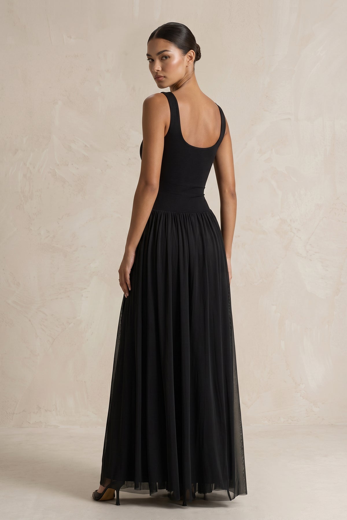Robe de mariée noire en tulle coupe trapèze à encolure carrée plissée - Harana