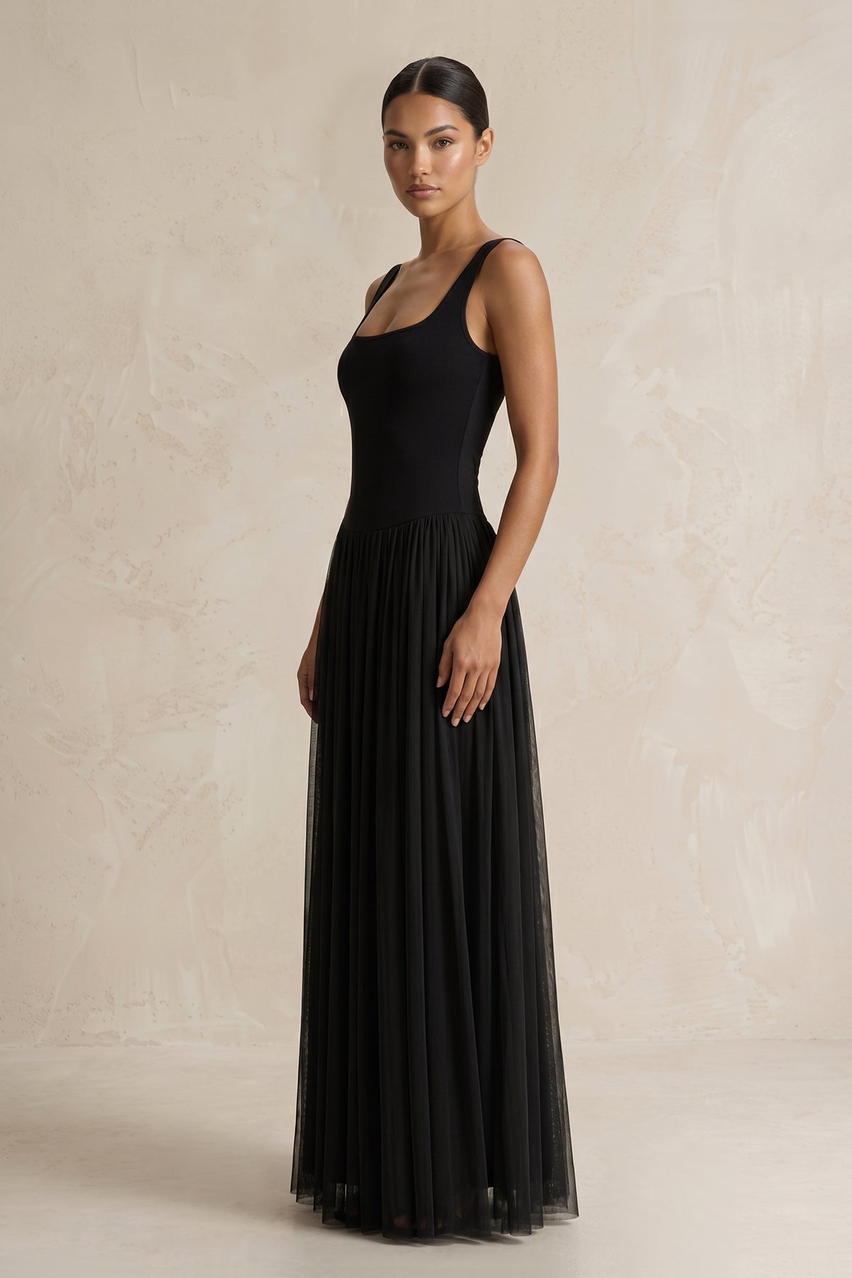 Robe de mariée noire en tulle coupe trapèze à encolure carrée plissée - Harana