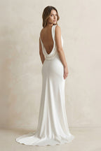 Robe de mariée blanche satinée coupe sirène à encolure bateau - Harana