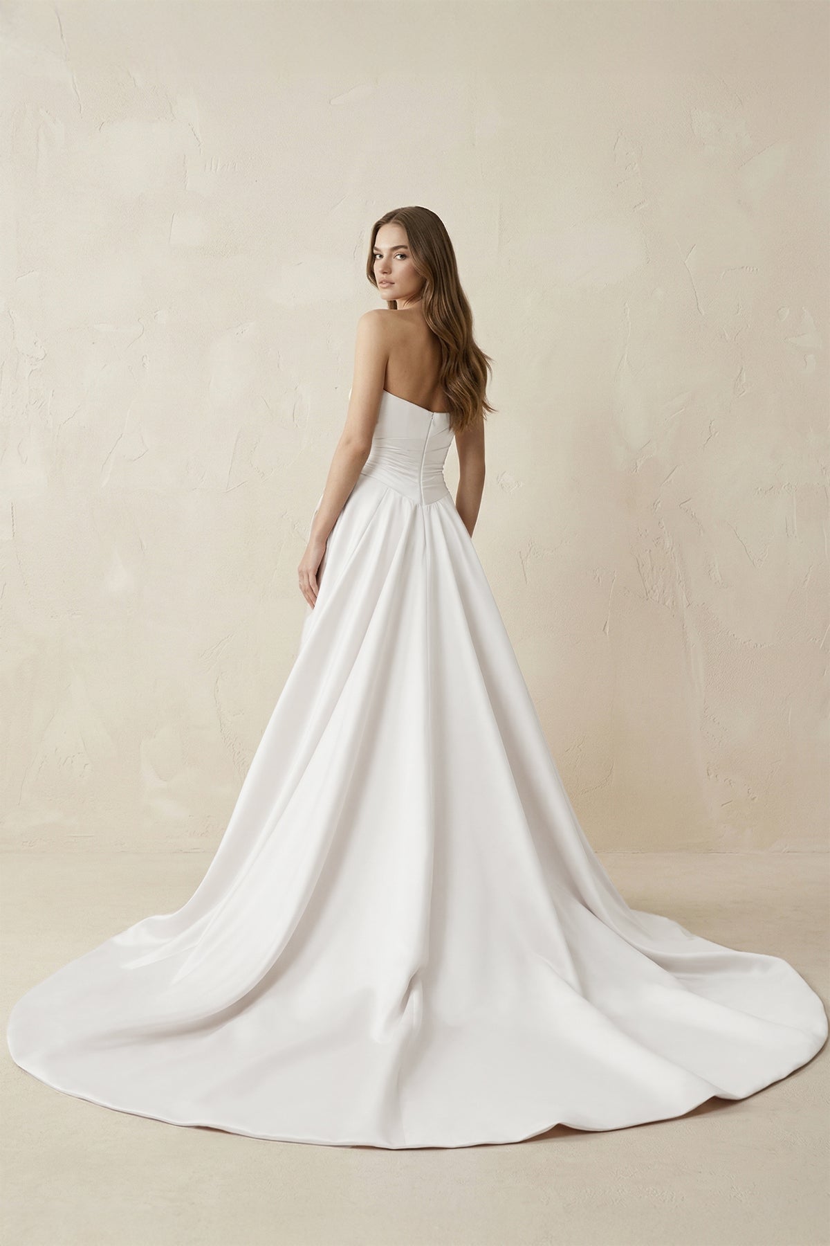 Robe de mariée blanche trapèze en satin bustier sans manches - Harana
