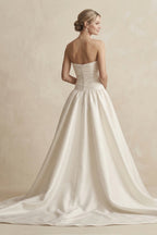 Robe de mariée ivoire trapèze en satin bustier sans manches - Harana