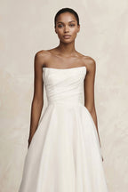 Robe de mariée ivoire trapèze en satin bustier manches longues - Harana
