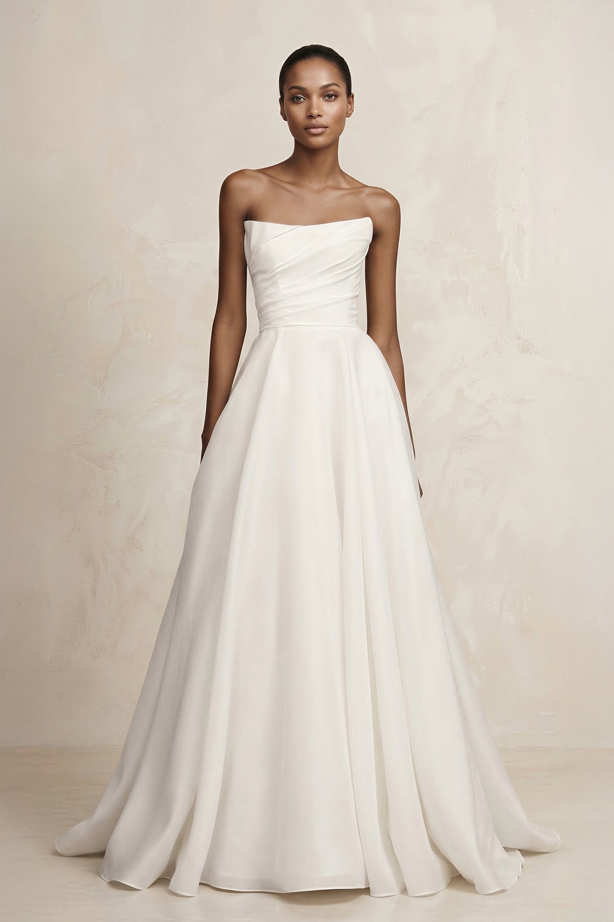 Robe de mariée ivoire trapèze en satin bustier manches longues - Harana