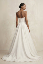 Robe de mariée ivoire trapèze en satin bustier manches longues - Harana
