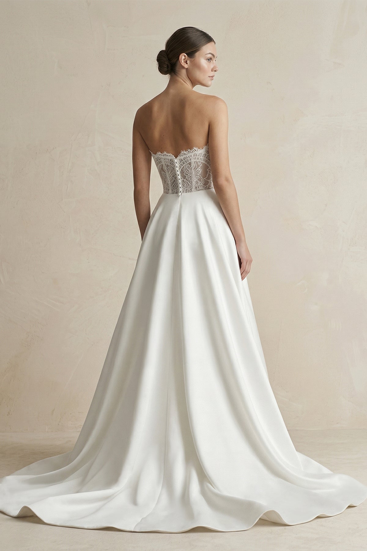 Robe de mariée blanche trapèze en satin bustier sans manches - Harana