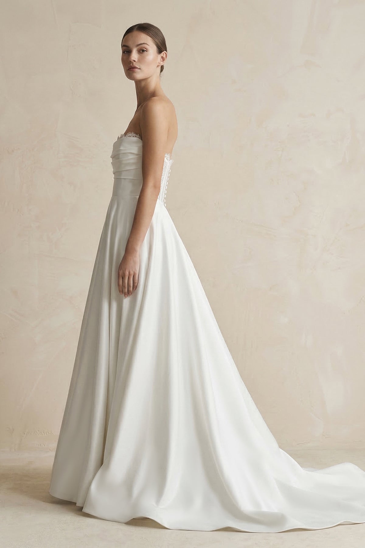 Robe de mariée blanche trapèze en satin bustier sans manches - Harana