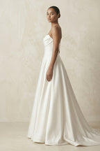 Robe de mariée blanc longue bustier sans manches froncée - Harana
