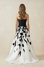 Robe de mariée noire et blanche trapèze en satin bustier sans manches - Harana