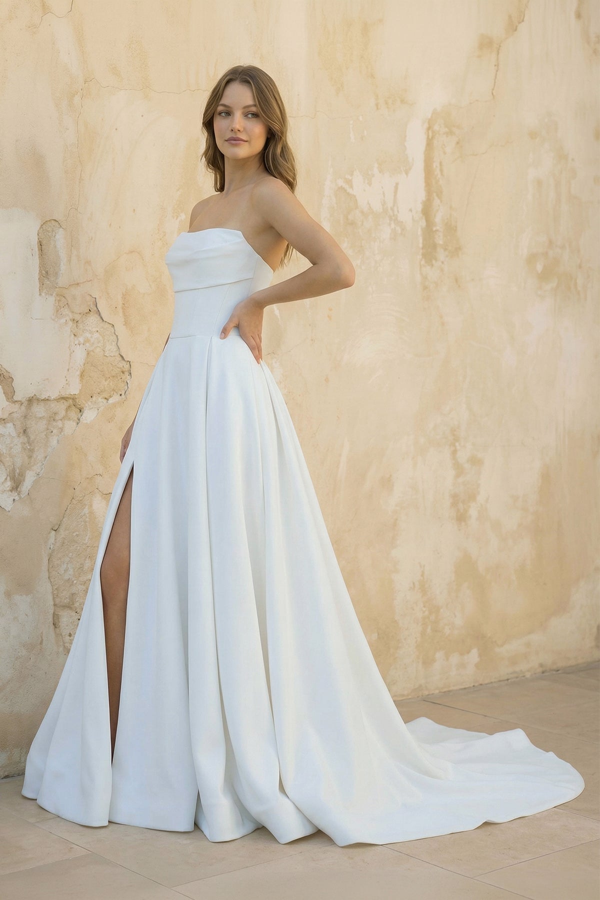 Robe de mariée blanche trapèze en satin bustier avec fente - Harana