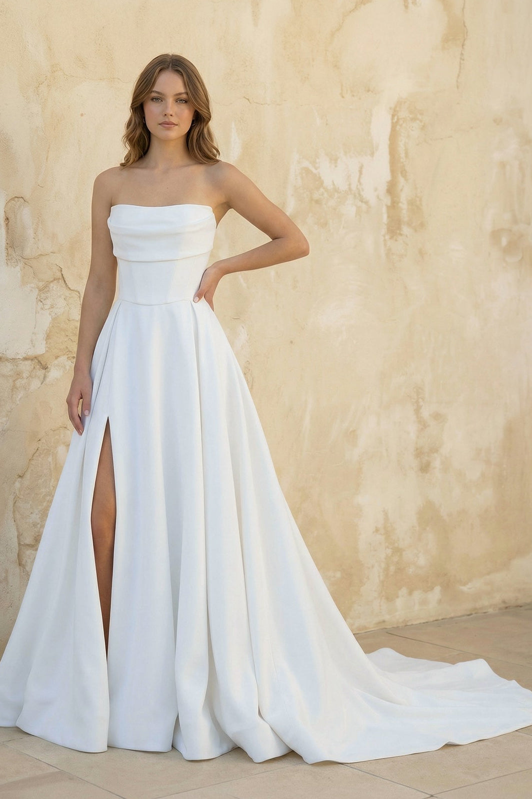 Robe de mariée blanche trapèze en satin bustier avec fente - Harana