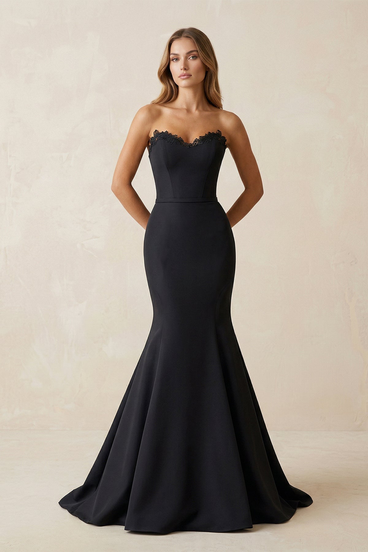 Robe de mariée noire satinée coupe sirène bustier à décolleté cœur - Harana