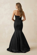 Robe de mariée noire satinée coupe sirène bustier à décolleté cœur - Harana