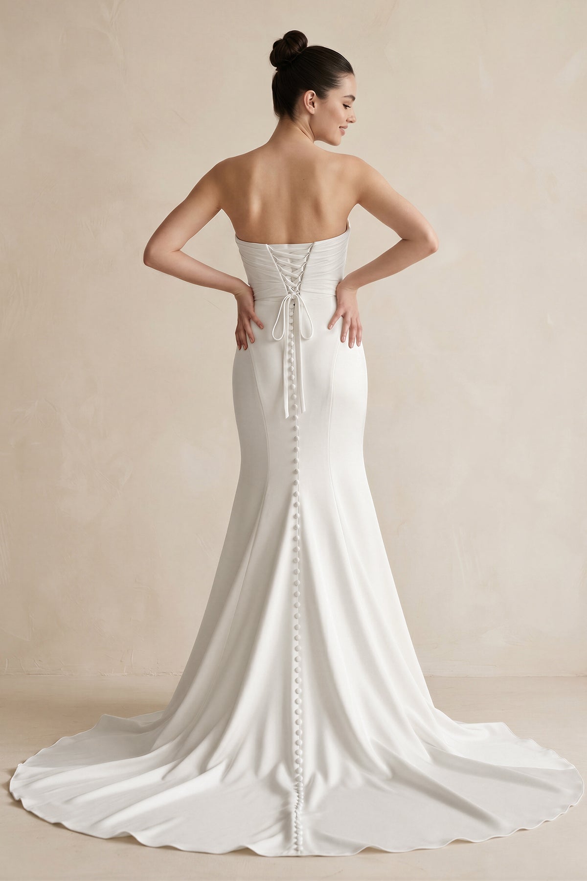 Robe de mariée blanche longue en satin coupe sirène bustier - Harana