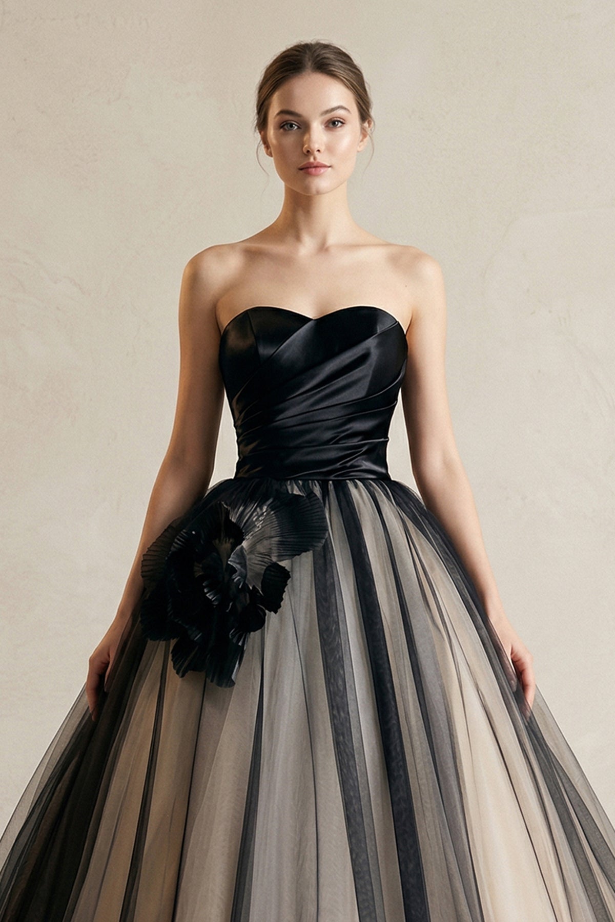 Robe de mariée noire trapèze en dentelle bustier sans manches - Harana