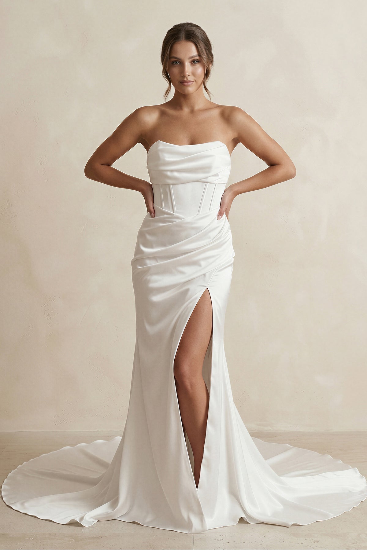 Robe de mariée blanche satinée coupe sirène bustier effet drapé avec corset - Harana