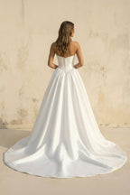 Robe de mariée blanche en satin bustier sans manches - Harana