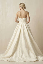 Robe de mariée ivoire trapèze en satin bustier sans manches - Harana