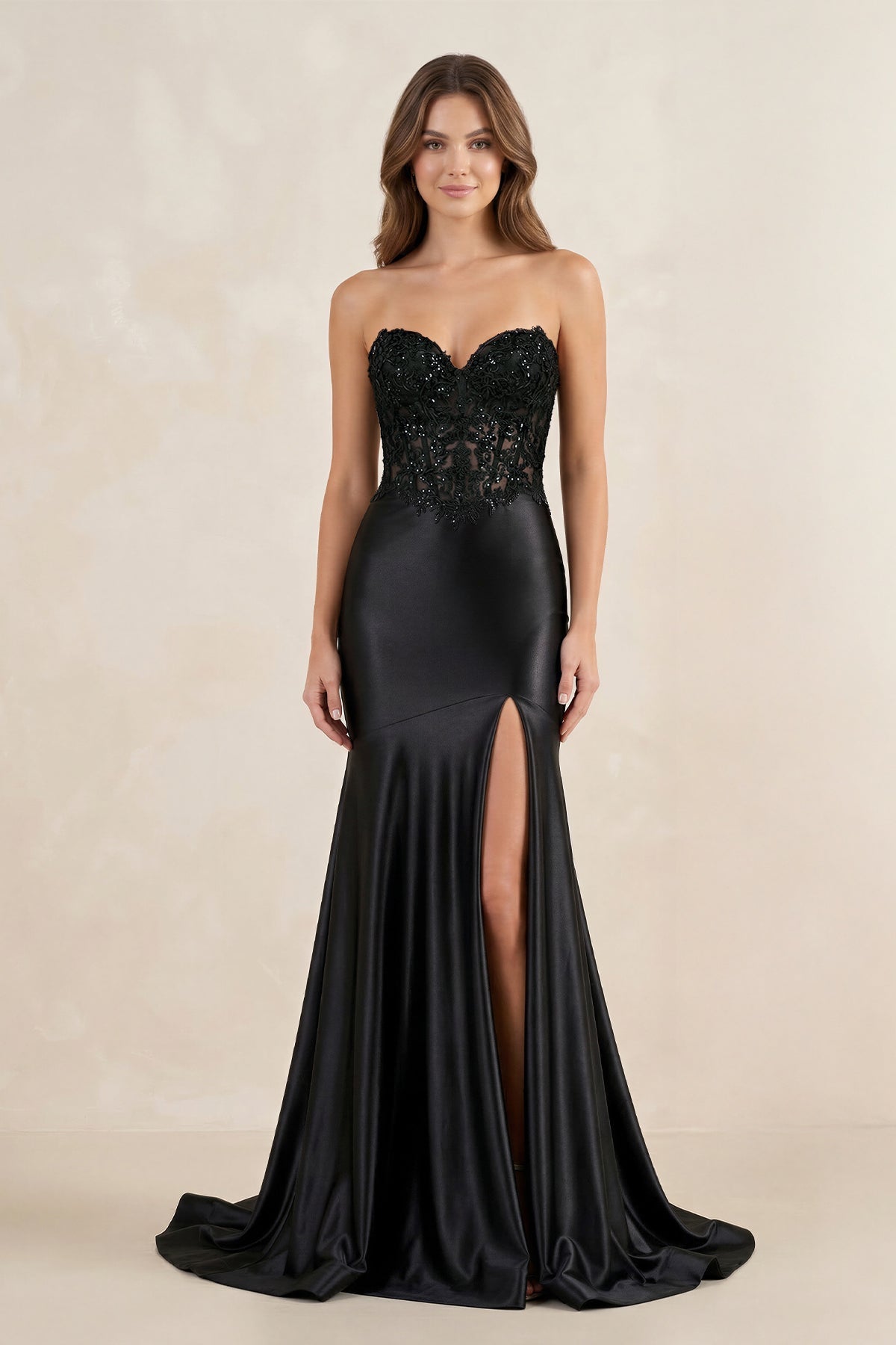 Robe longue noir satinée coupe sirène bustier avec fente - Harana
