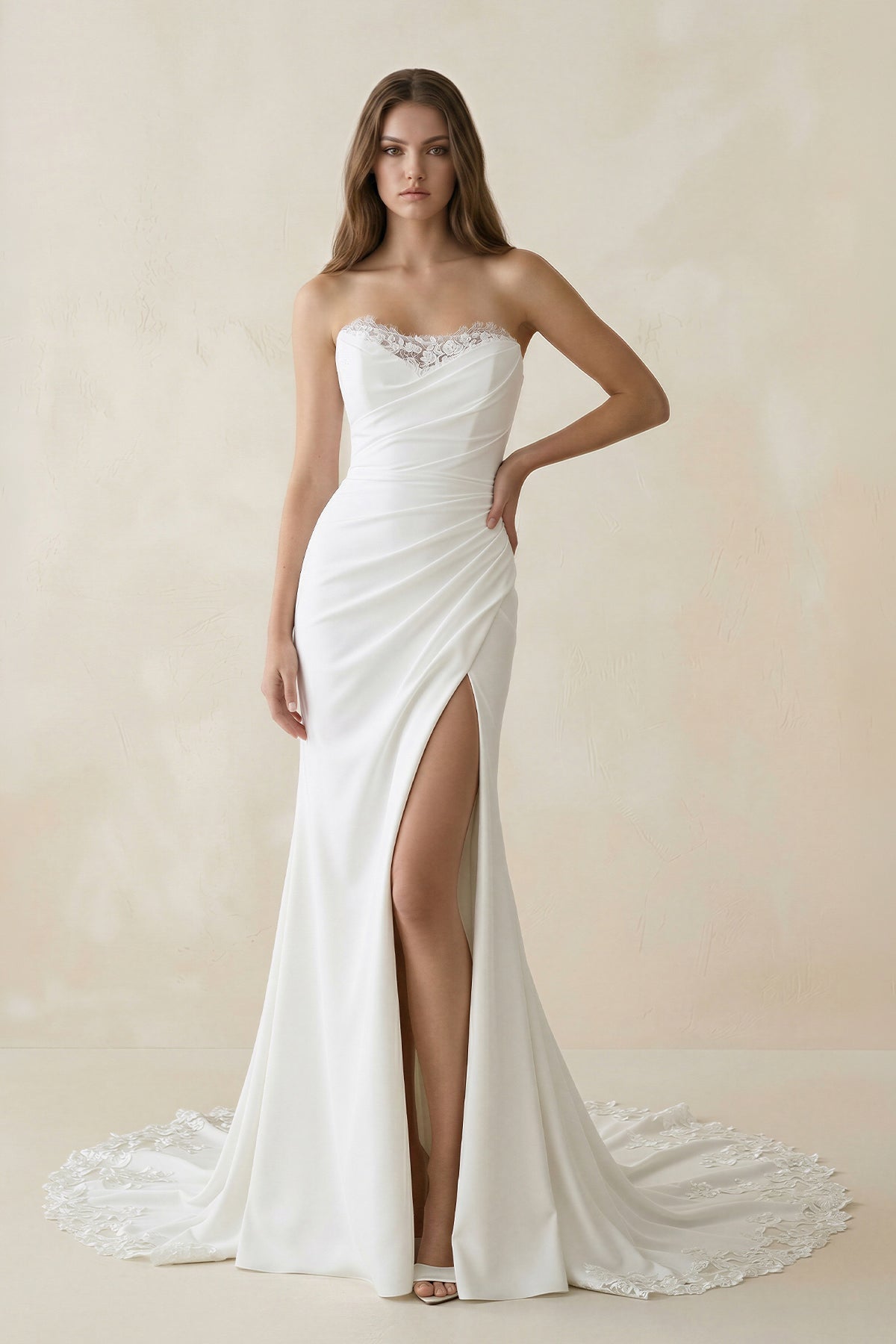 Robe de mariée blanche satinée coupe sirène bustier effet drapé avec fente - Harana