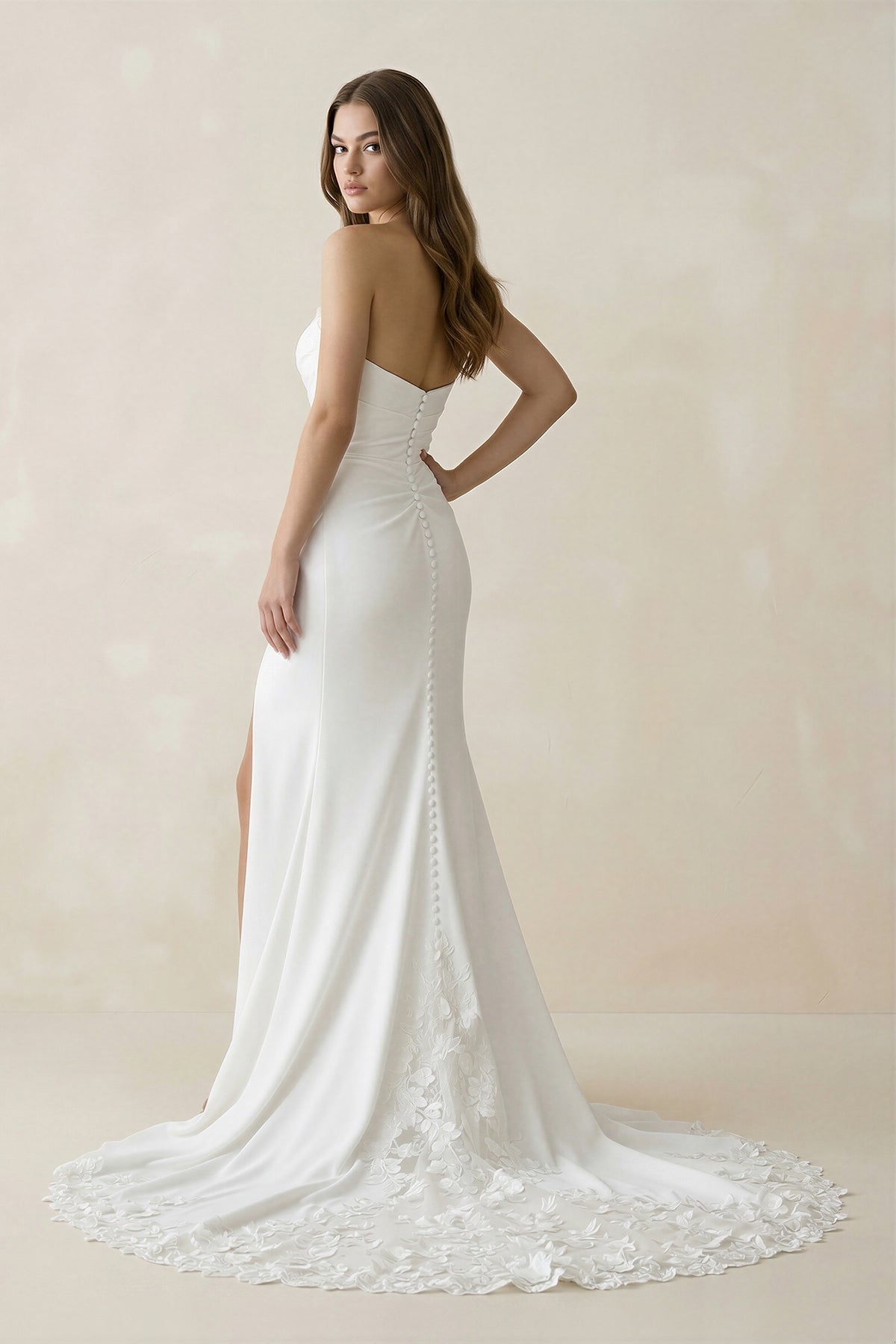 Robe de mariée blanche satinée coupe sirène bustier effet drapé avec fente - Harana